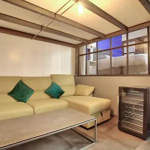 https://luxurious-2-bedrooms-le-marais-nazareth-free-netflix.fr-paris.fr